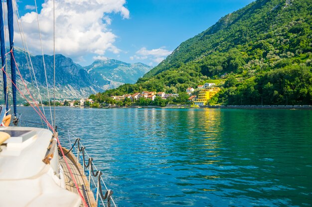 Die mittelalterliche Stadt Prcanj in der Bucht von Boko-Kotorska.