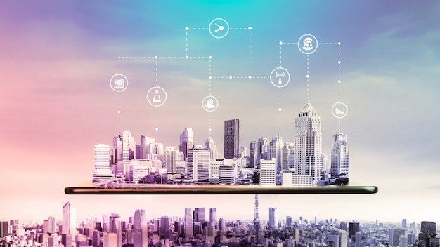 Die moderne kreative Kommunikation und das Internet-Netzwerk verbinden sich in einer intelligenten Stadt