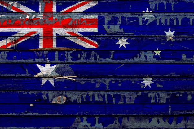 Die Nationalflagge Australiens ist auf unebenen Brettern gemalt. Ländersymbol