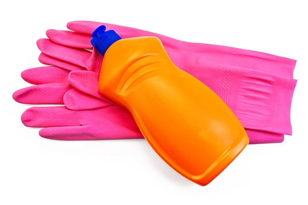 Die orange Flasche mit Waschmittel, rosa Gummihandschuhe isoliert auf weißem Hintergrund