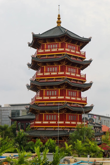 Foto die pagode liegt mitten im chinatown pik pantjoran pantai indah kapuk