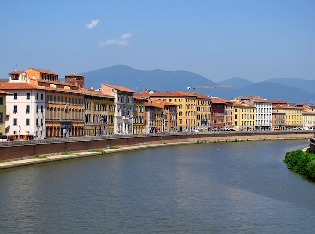 Die Promenade in Pisa, Italien