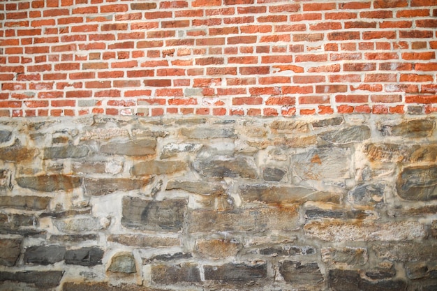Die raue Schönheit der Steinmauertextur offenbart Stärke und Geschichte. Ein Symbol für Widerstandsfähigkeit