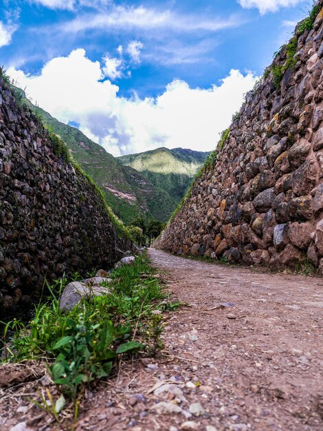 die riesigen Plattformen von Yucay im Heiligen Tal der Inkas Cusco