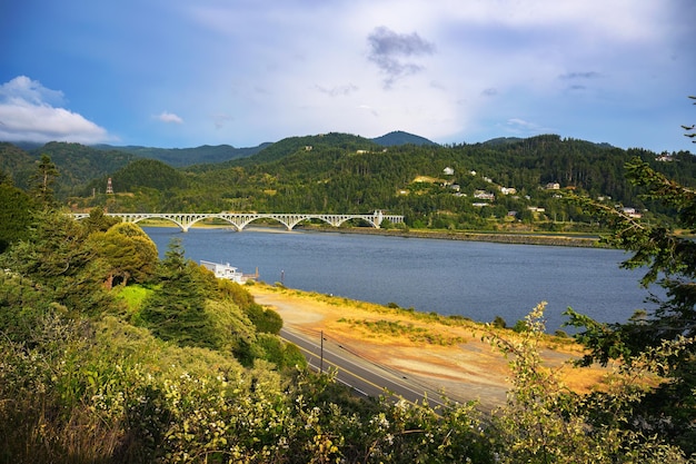 Die Rogue River Bridge in Gold Beach, Oregon, USA