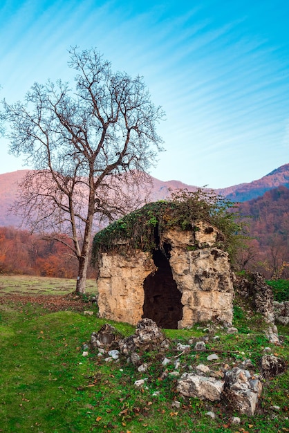 Die Ruinen des alten albanischen Komplexes aus sieben Kirchen stammen aus dem 4.5. Jahrhundert in der Region Gakh in Aserbaidschan