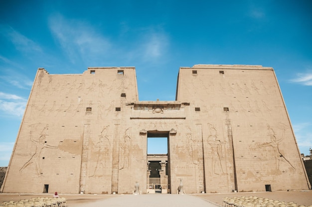 Die Ruinen des antiken Tempels von Horus in Edfu Ägypten