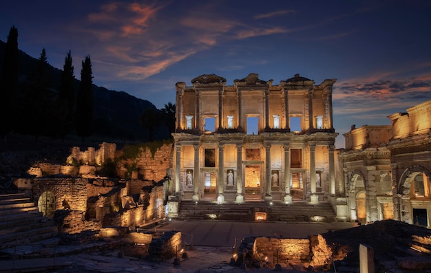 Die Ruinen von Ephesus bei Nacht