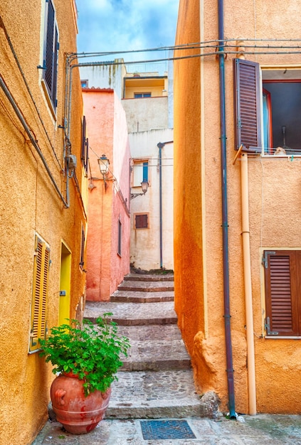 Die schöne Gasse der Altstadt von Castelsardo