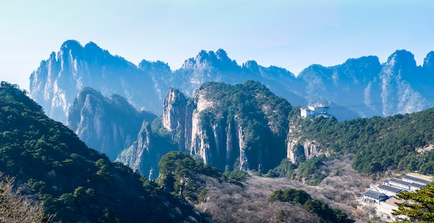 Foto die schöne naturlandschaft des huangshan berges in china