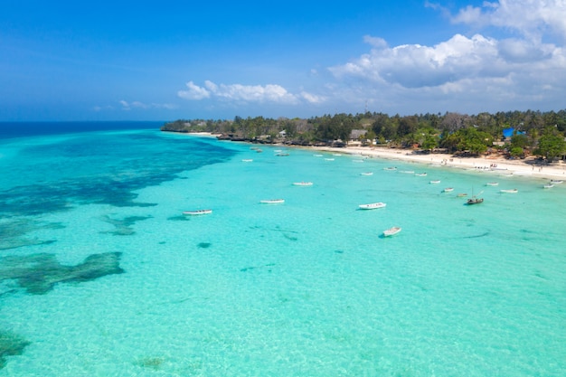 Die schöne tropische Insel Sansibar Luftaufnahme. Meer in Sansibar Strand, Tansania.