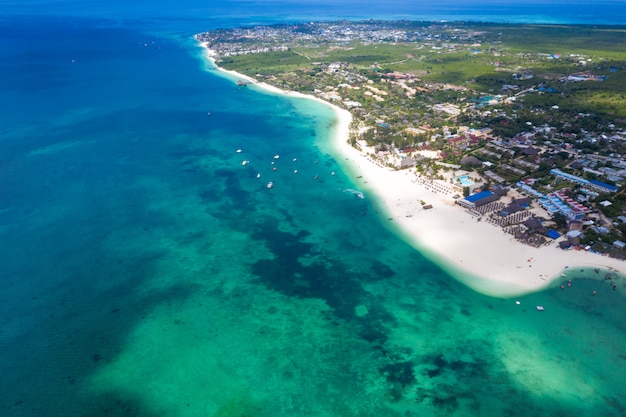 Die schöne tropische Insel Sansibar Luftaufnahme. Meer in Sansibar Strand