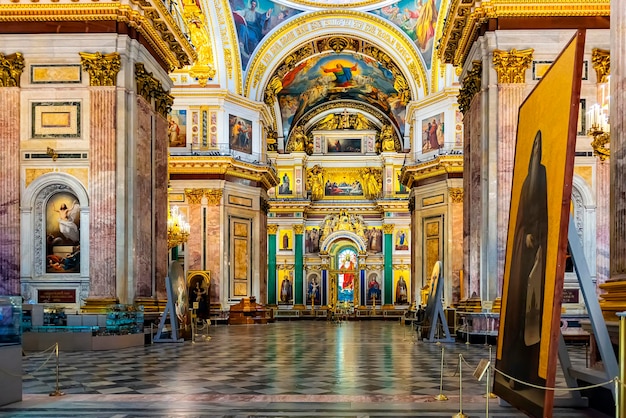 Die Schönheit und Erhabenheit der St. Isaaks-Kathedrale in St. Petersburg