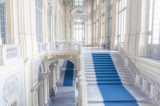 Die schönste barocke Treppe Europas befindet sich im Madama Palace Palazzo Madama Turin Italien Interieur mit luxuriösen Marmorfenstern und Korridoren