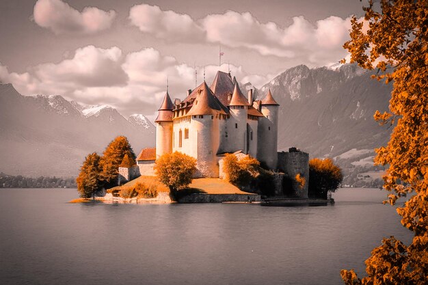 Die schönsten mittelalterlichen Schlösser Frankreichs Menthon in der Nähe des Annecy-Sees Luftansicht