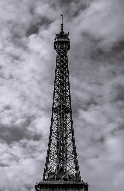 Die Schwarz-Weiß-Details des Eiffelturms in Paris