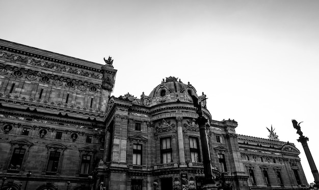 Die schwarz-weißen Details des Palais Garnier Opera Paris