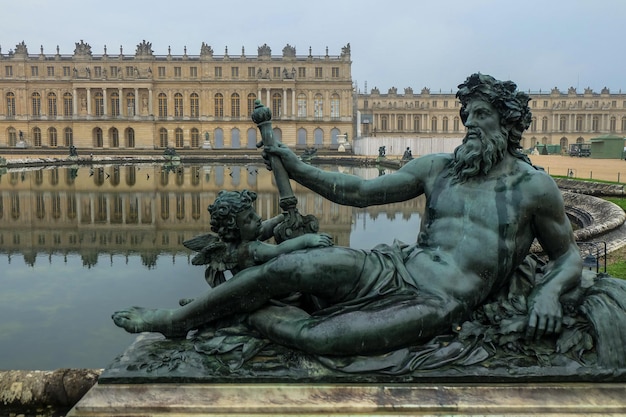 Die Skulptur im Schloss von Versailles Frankreich September 2017