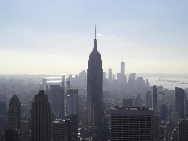 Die Skyline der Stadt gegen den Himmel