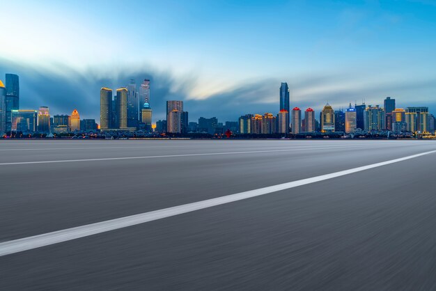 Die Skyline der Stadtskyline des Qingdao Expressway