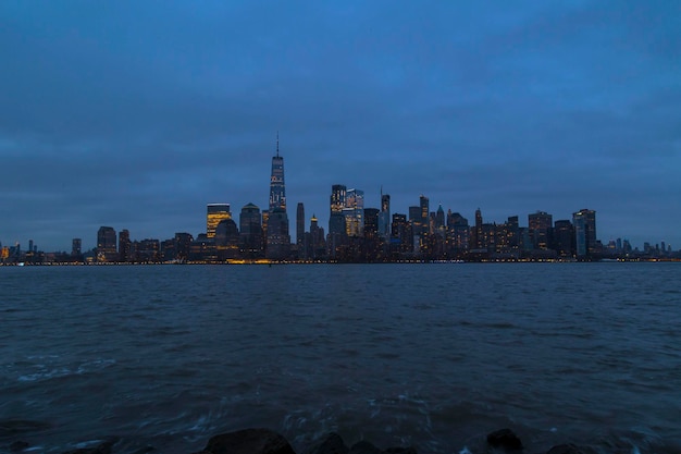 Die Skyline von Manhattan vom East River