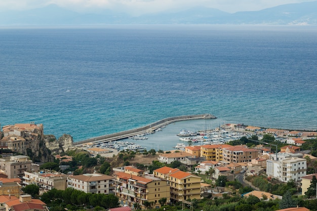 Die Stadt Tropea in der Provinz Vibo Valentia, Kalabrien, Italien.