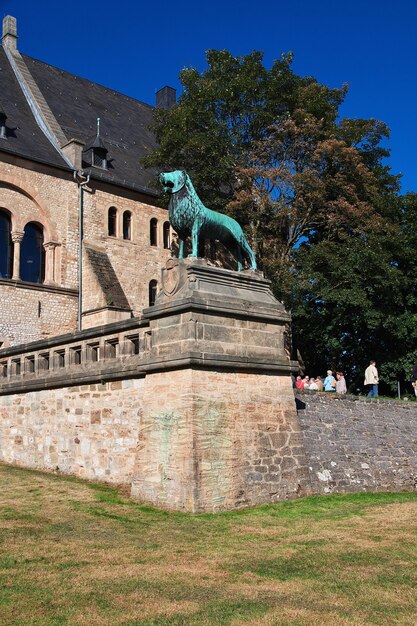 Die Statue in der Kaiserpfalz in Goslar Deutschland