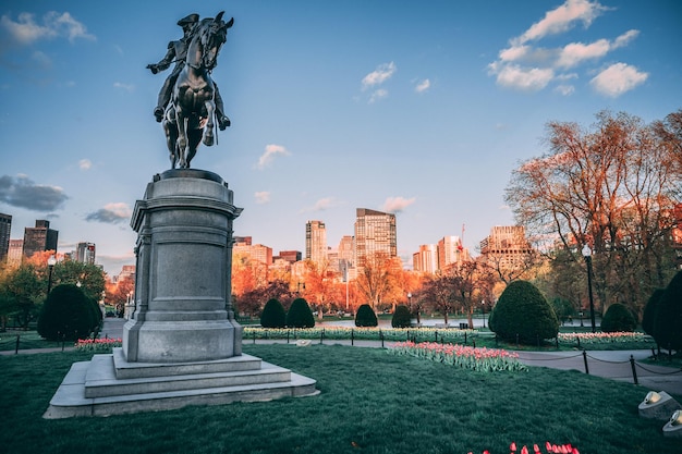 Foto die statue von george washington gegen den himmel im boston public garden