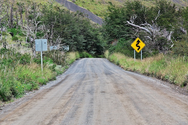 Die Straße im Nationalpark Torres del Paine in Patagonien, Chile