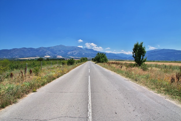 Die Straße in den Bergen von Bulgarien