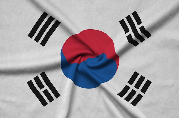 Die Südkorea-Flagge ist auf einem Sportstoff mit vielen Falten abgebildet.