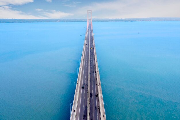 Die Suramadu-Brücke am Morgen