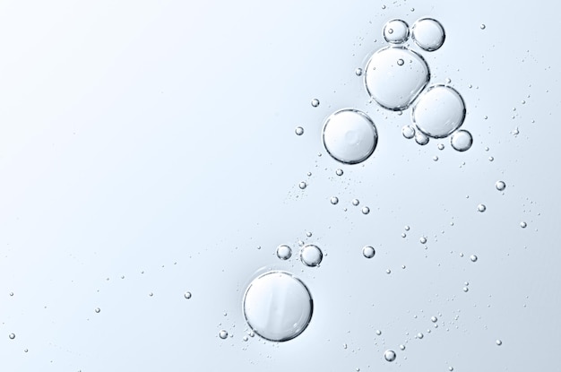 Die Textur eines kosmetischen Hautserums oder Körpergels, einer Feuchtigkeitscreme oder eines Shampoos