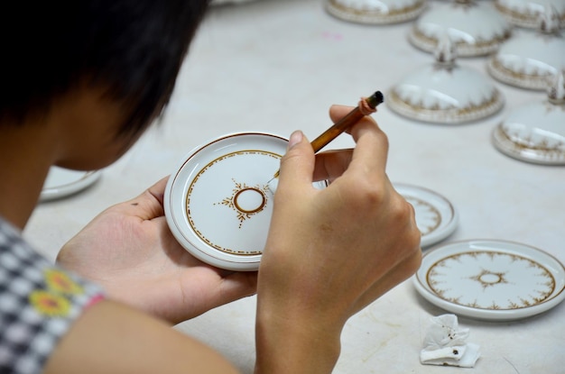 Die Thailänder woking Prozessfarbe Ceramic Benjarong ist eine traditionelle thailändische Keramik im Stil der fünf Grundfarben