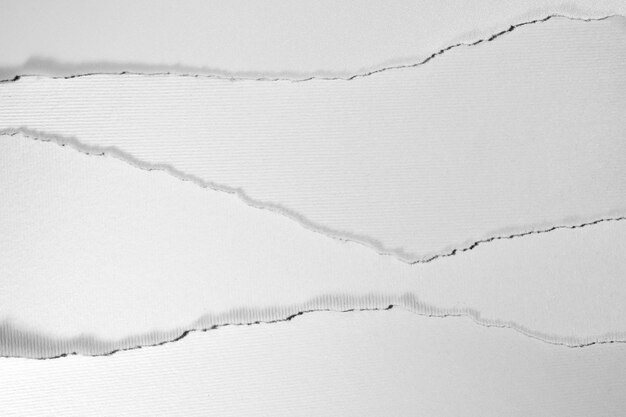 Die Überschneidung von zerrissenen weißen Papier