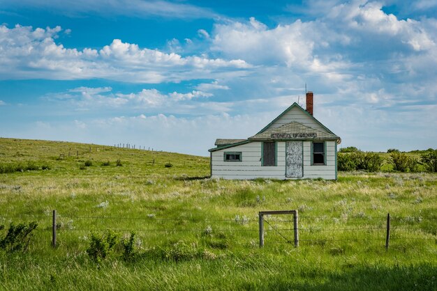 Die verlassene Stonecliff SK-Schule in der Saskatchewan-Prärie