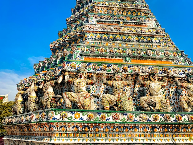 Die Visitenkarte der Hauptstadt Thailands ist der buddhistische Tempel Wat Arun Temple of Dawn, der sich am Ufer des Flusses Chao Phraya befindet