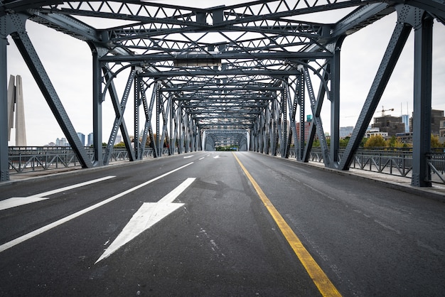 Die Waibaidu-Brücke in Shanghai, China