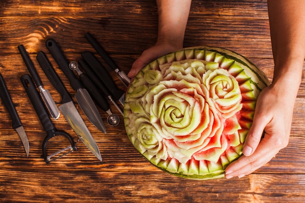 Die Wassermelonenfrucht geschnitzt, Kunst von Thailand