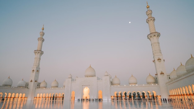Die weiße Moschee in Abu Dhabi