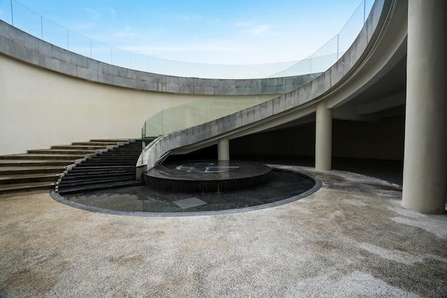 Die Wendeltreppe befindet sich auf dem Platz