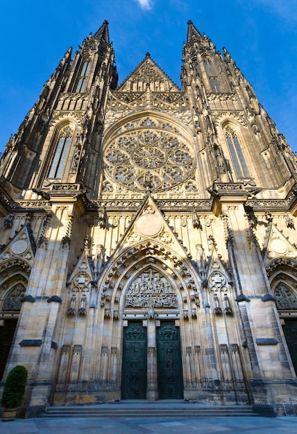 Foto die westfassade des st.-veits-doms in prag