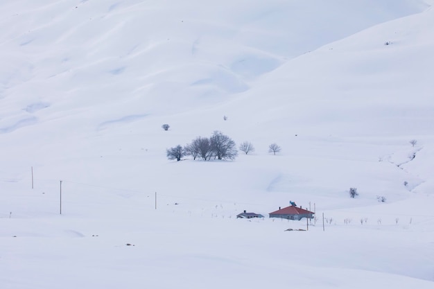 Die Wintersaison in den Erzincan-Bergen Drohnenfoto Kemah Erzinkan Türkei Türkei