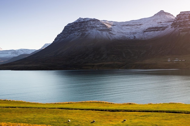 Die wunderschöne Natur der vulkanischen Insel Island