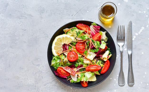 dieta almuerzo verduras frescas ensalada de tomate, lechuga