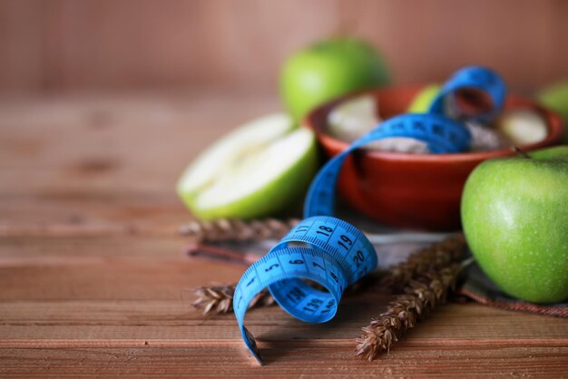 Dieta de cereales para el desayuno de manzanas con vitamina