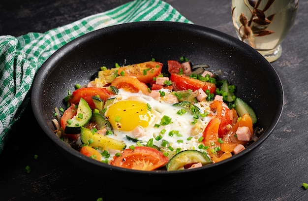 Dieta cetogênica Ovo frito presunto e legumes Ceto café da manhã Brunch