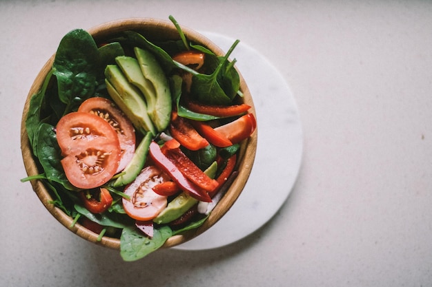 Dieta de ensalada vegetariana verde y concepto de estilo de recetas de alimentación saludable