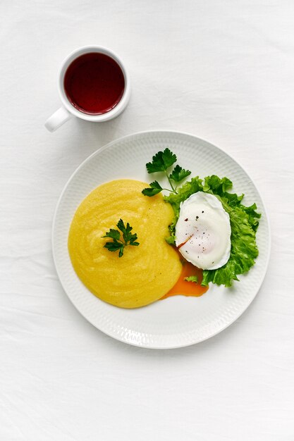 Dieta Fodmap, ovos escalfados com polenta e queijo parmesão