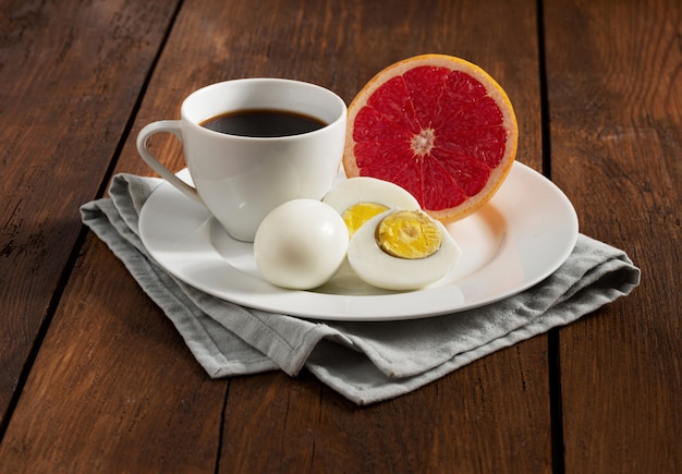 Dieta de huevo cocido. Huevos con toronja y café.